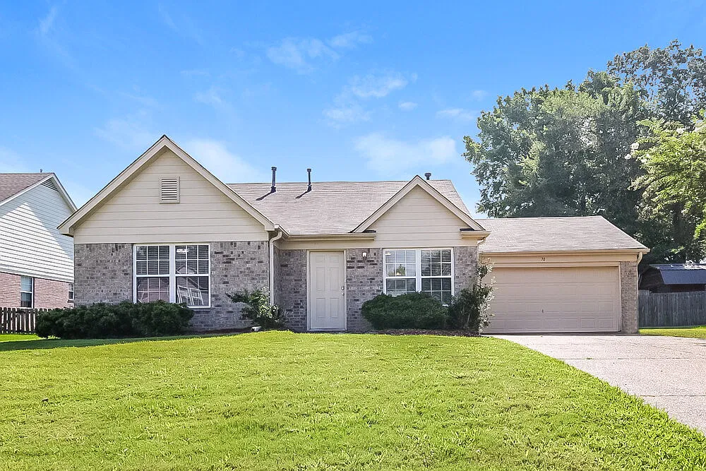 3 bed, 2.0 bath, 1448 sqft, $2,710 — Photo 1