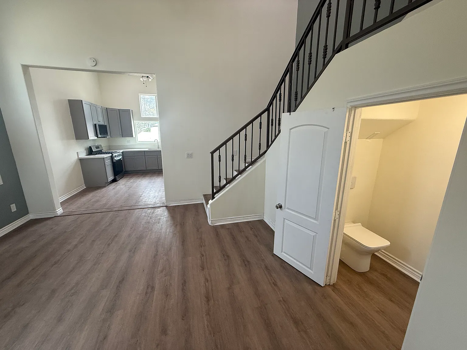 4 bed, 2.5 bath, 1513 sqft, $3,200 — Photo 3