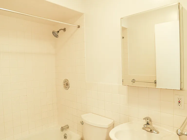 1808 N Clark St #G — Photo 8