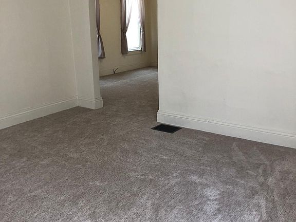 3rd image of 1023 W 4th St #1