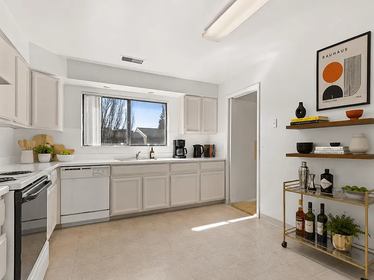 Legacy Place Apartments - Southfield, MI — Photo 1
