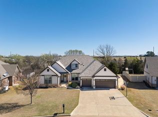 2715 Woodlawn Ct, Shawnee, OK 74804