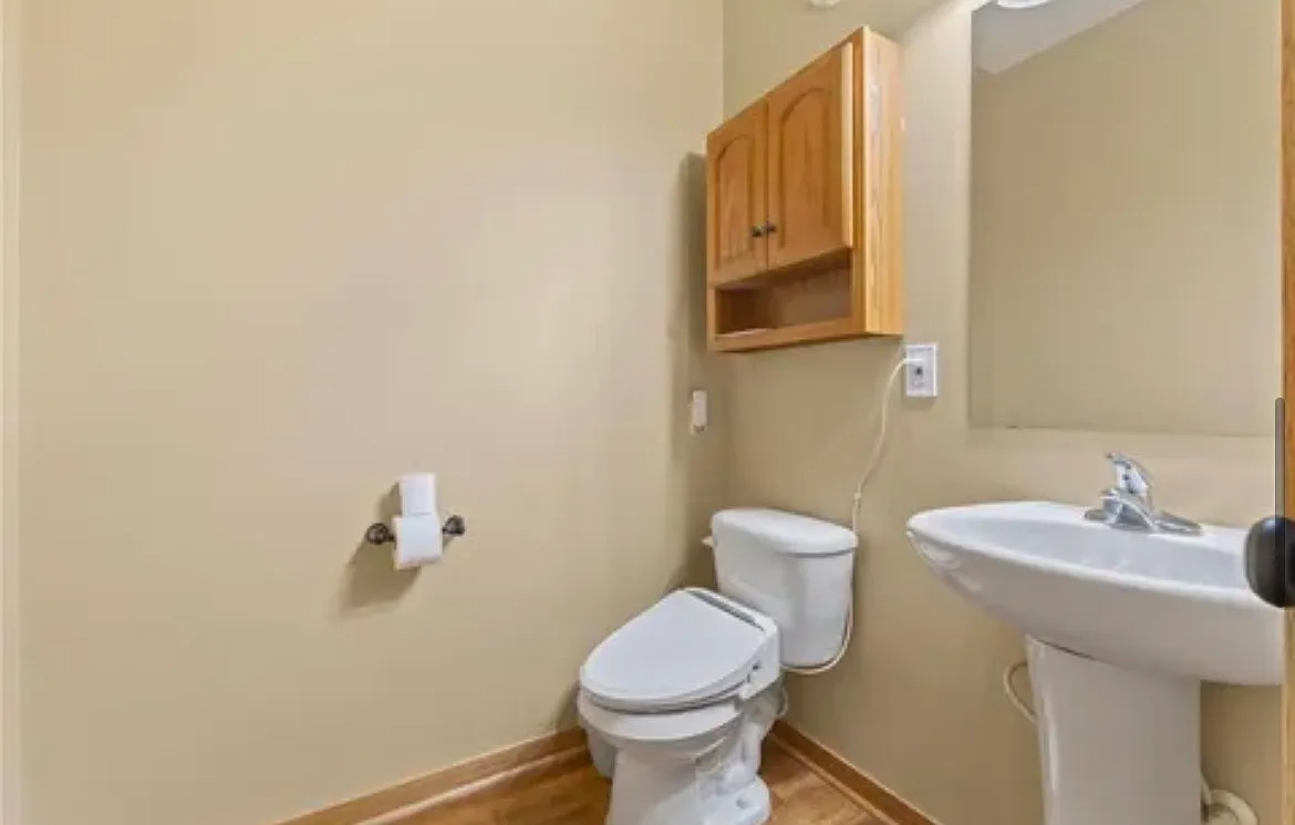 3 bed, 2.5 bath, 1700 sqft, $2,595 — Photo 4