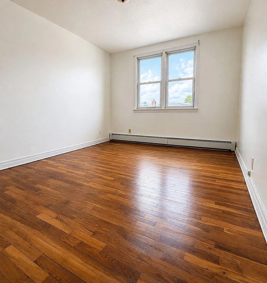 2 bed, 1.0 bath, 800 sqft, $2,400 — Photo 2