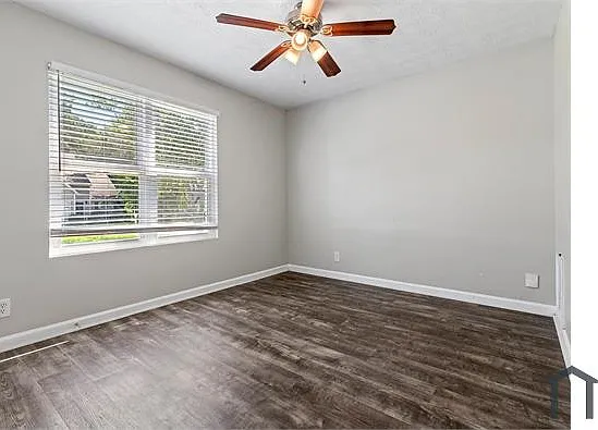 3 bed, 1599 sqft, $2,205 — Photo 3