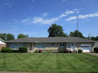 907 W Main St, Carmi, IL 62821