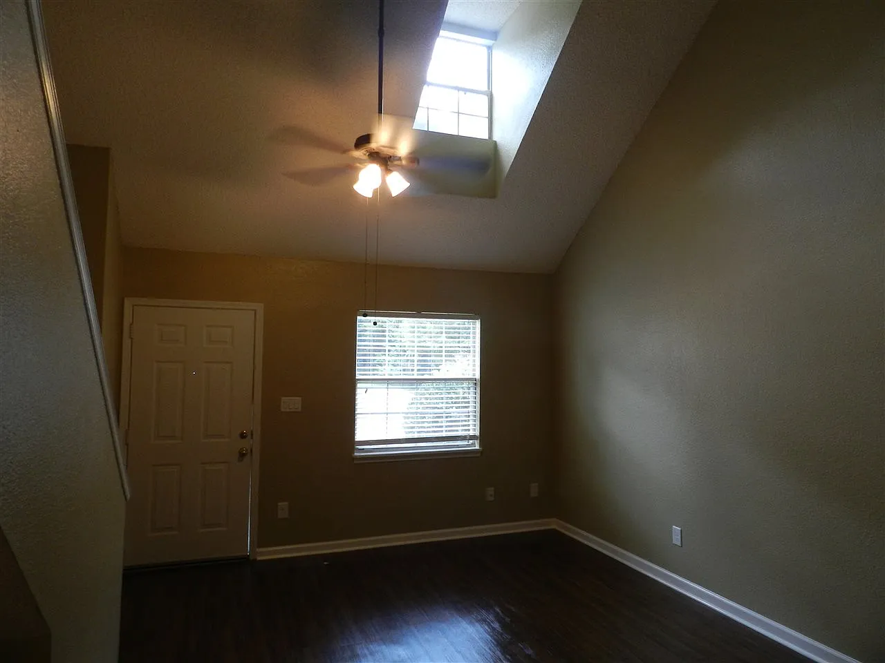 2 bed, 992 sqft, $1,400 — Photo 3