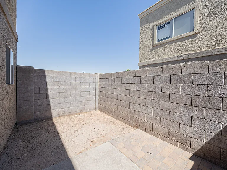 1055 W 5th St #18 — Photo 21
