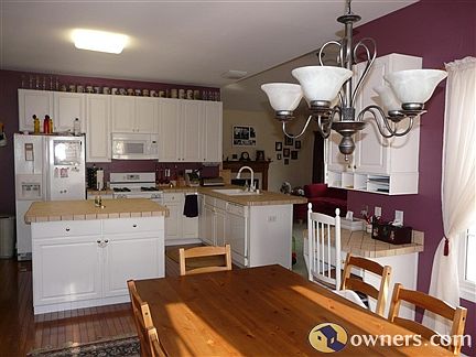 Open plan kitchen/breakfast area