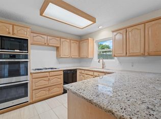 1512 Limestone Trl, Edgecliff Village, TX 76134