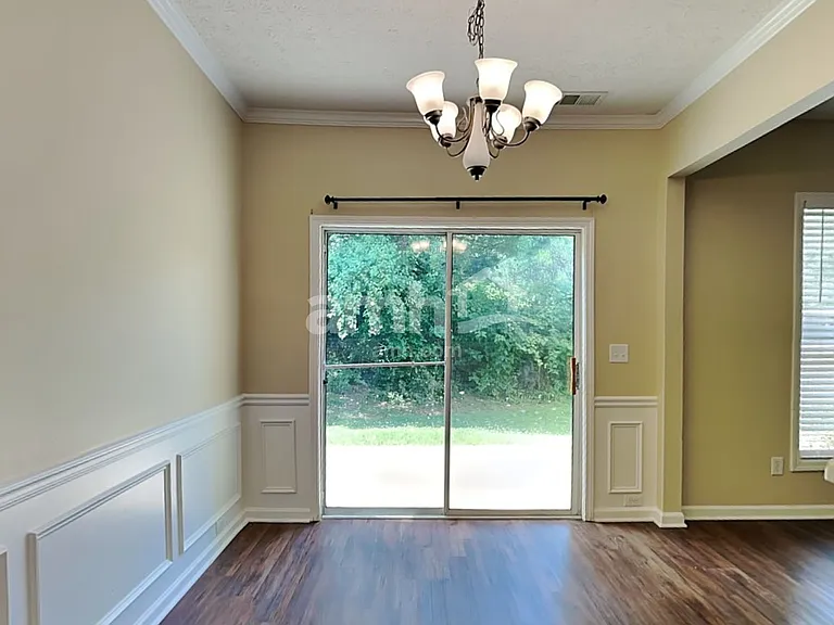 616 Laurel Bnd — Photo 5