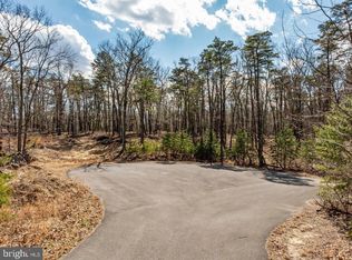 18 Loop Ct, Cross Junction, VA 22625