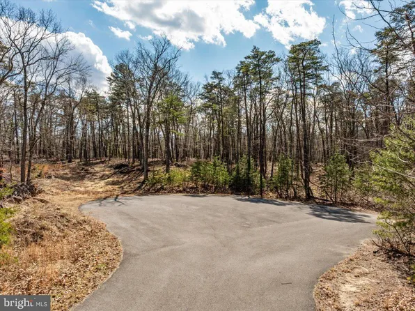 18 Loop Ct, Cross Junction, VA 22625
