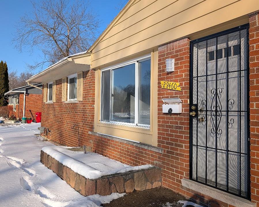 1st image of 28460 Selkirk St