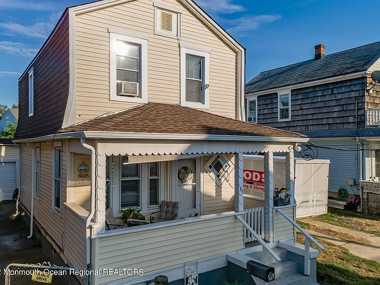 51 Seadrift Ave — Photo 1