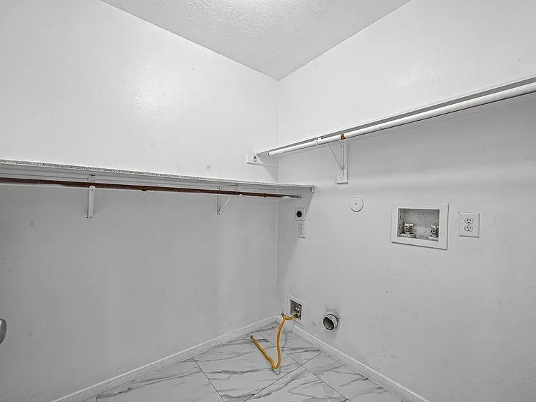 8131 Golden Trace Ct — Photo 16