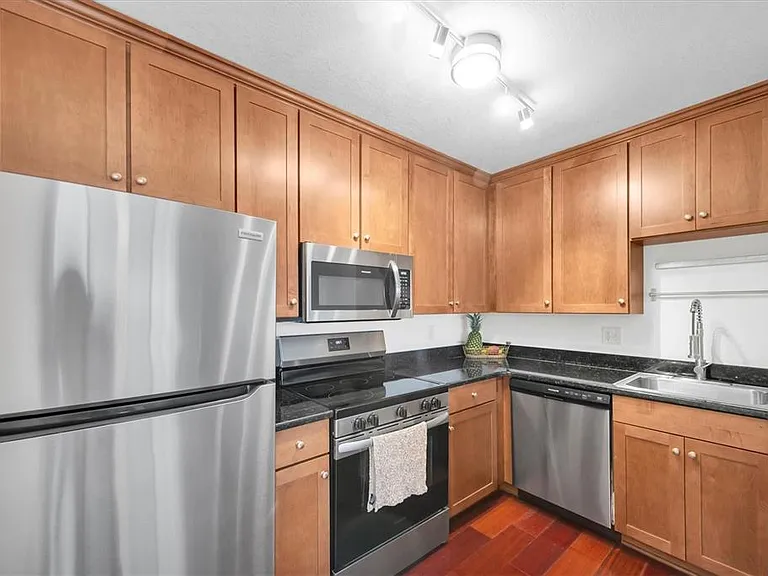 210 5th Ave S #404 — Photo 11
