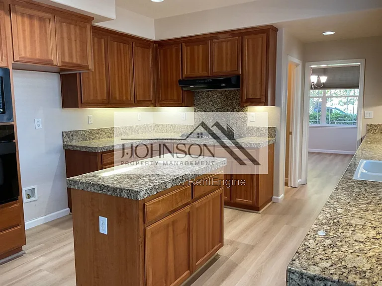 2408 Victor Ct — Photo 7
