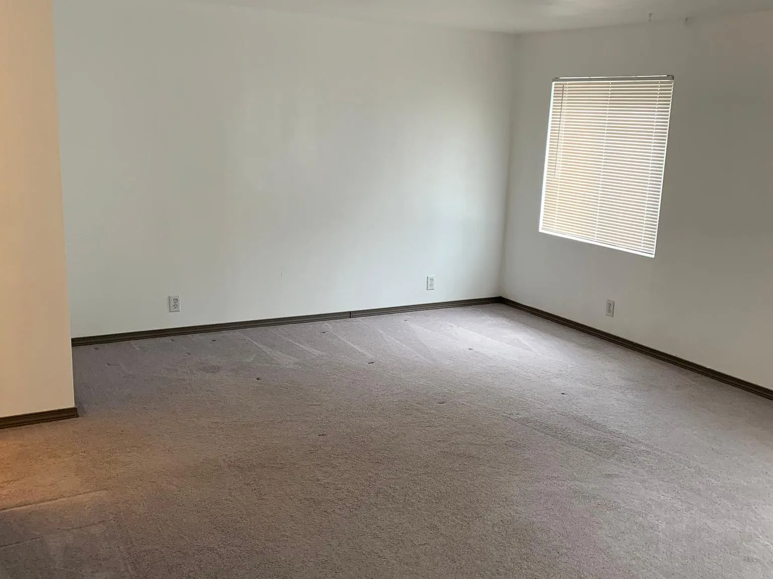 5 bed, 2160 sqft, $3,580 — Photo 3
