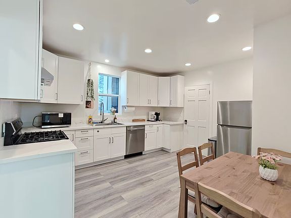 3rd image of 2338 Geary Blvd #C