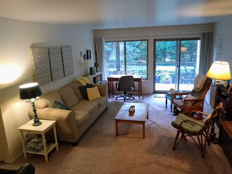 1st image of 1077 Barton Dr APT 110