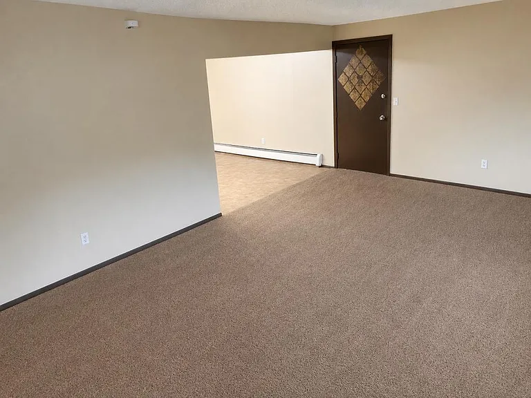 803 3rd Ave NE — Photo 3