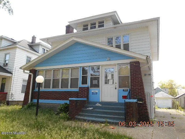 2119 Francis Ave SE photo 1