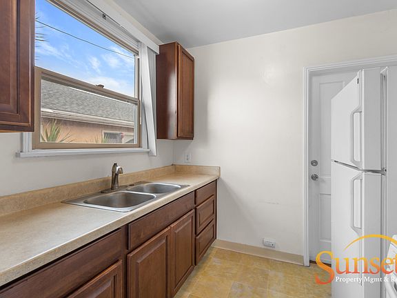 3rd image of 4419 Illinois St #4419