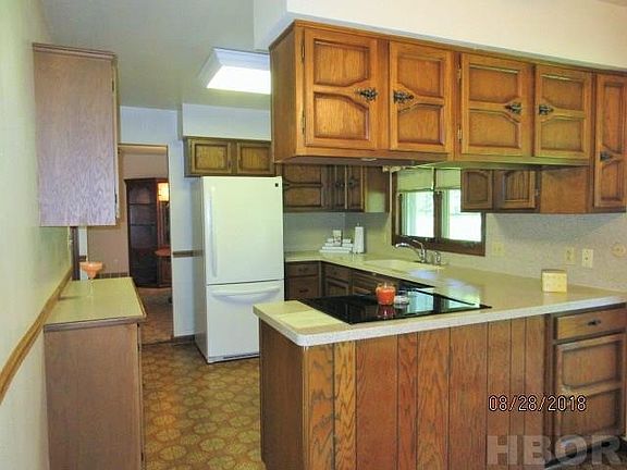 3rd image of 2411 Courtly Dr