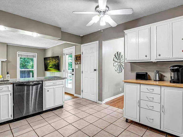 1204 Meadowridge Trl — Photo 9