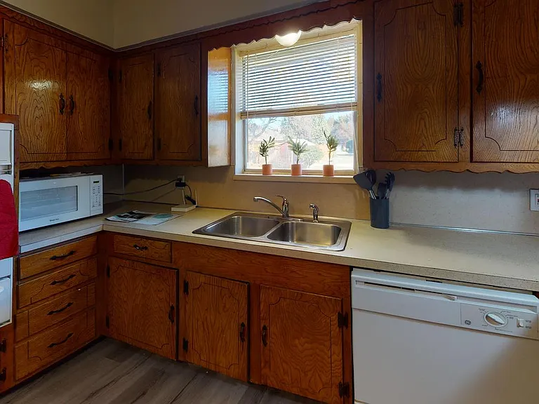 4106 Skyline Dr — Photo 10