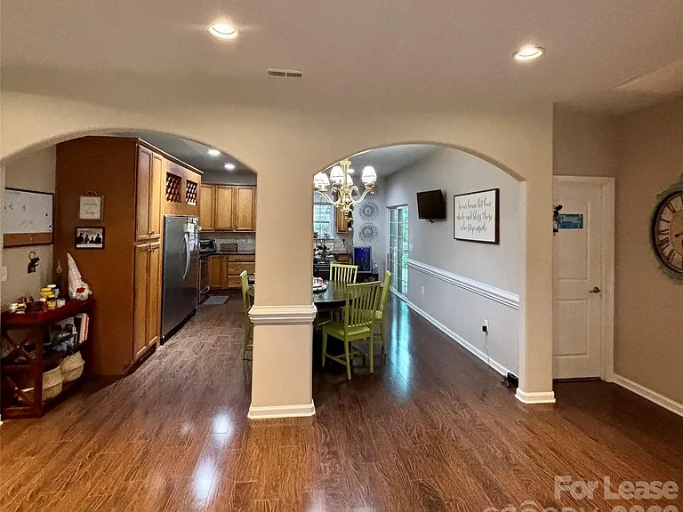 322 Patricia Ave — Photo 6