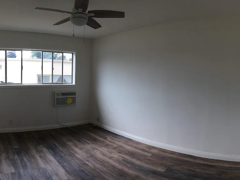 942 N Gardner St #203 — Photo 8
