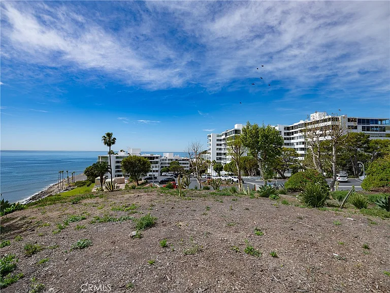 17352 W Sunset Blvd — Photo 27