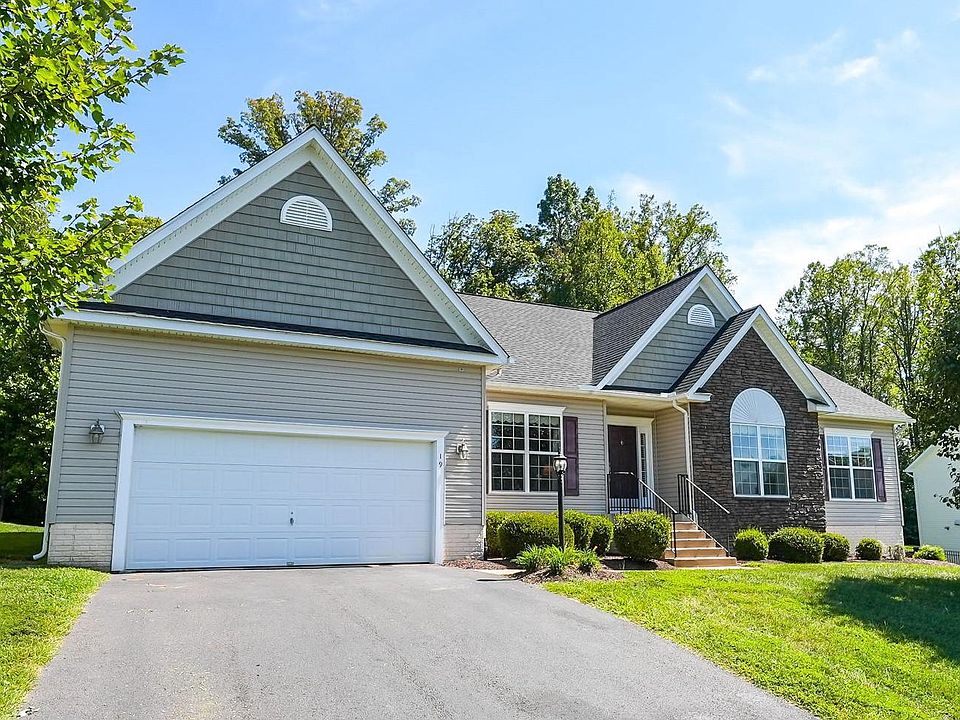 1st image of 19 Towering Oaks Dr