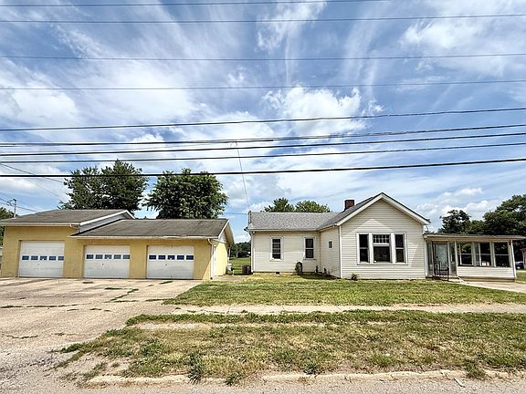 5th image of 827 E Main St