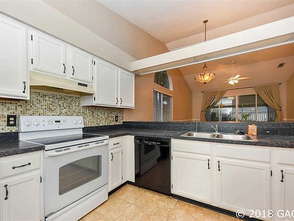 4th image of 838 NW 125th Dr