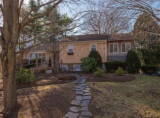 140 Glenwood Dr, North Kingstown, RI 02852
