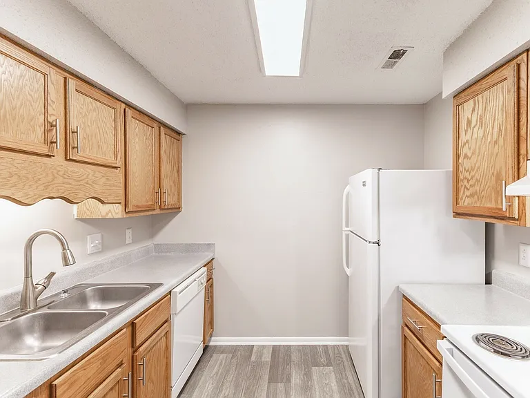 Dover Glen Apartments — Photo 10