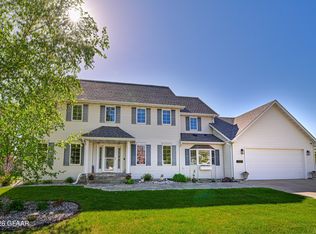 1350 S 38th St, Grand Forks, ND 58201
