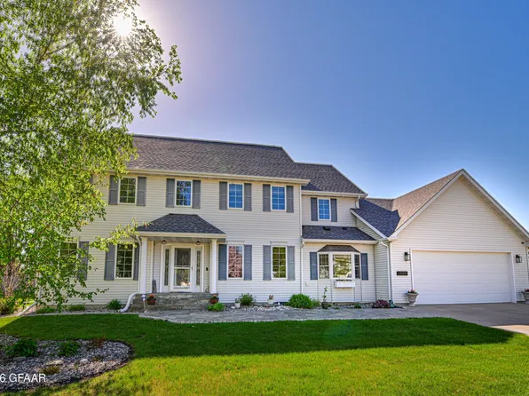 1350 S 38th St, Grand Forks, ND 58201