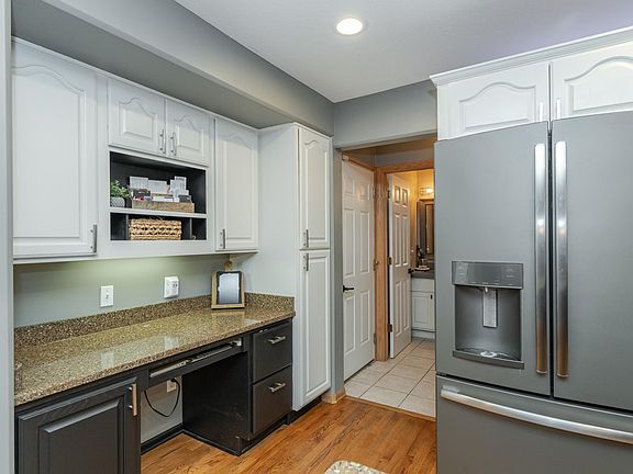 5th image of 1008 Southern Woods Pl SW