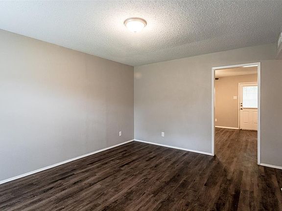 4th image of 1108 Briarwood Dr