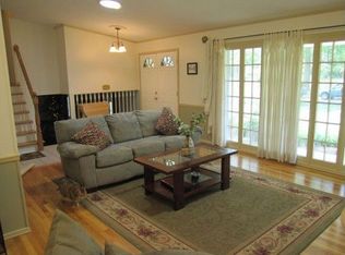 1 Benwood Ln, Saint Louis, MO 63141