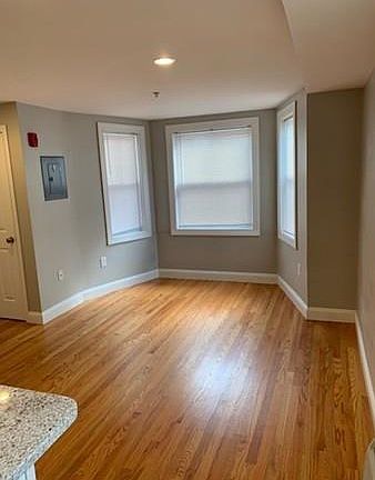 4th image of 11 Charter St #B