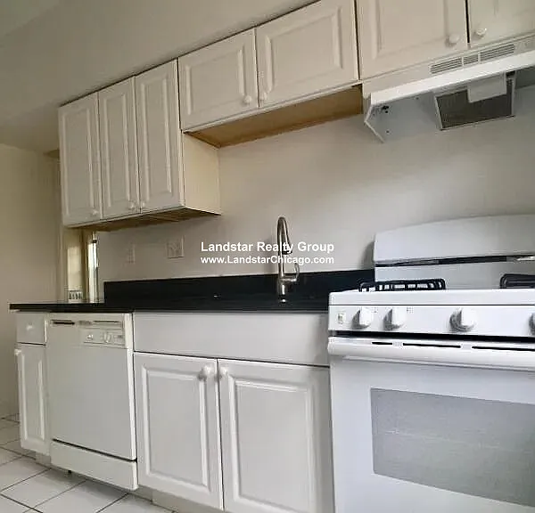908 Reba Pl #3N — Photo 2