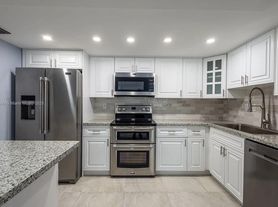 20350 W Country Club Dr
