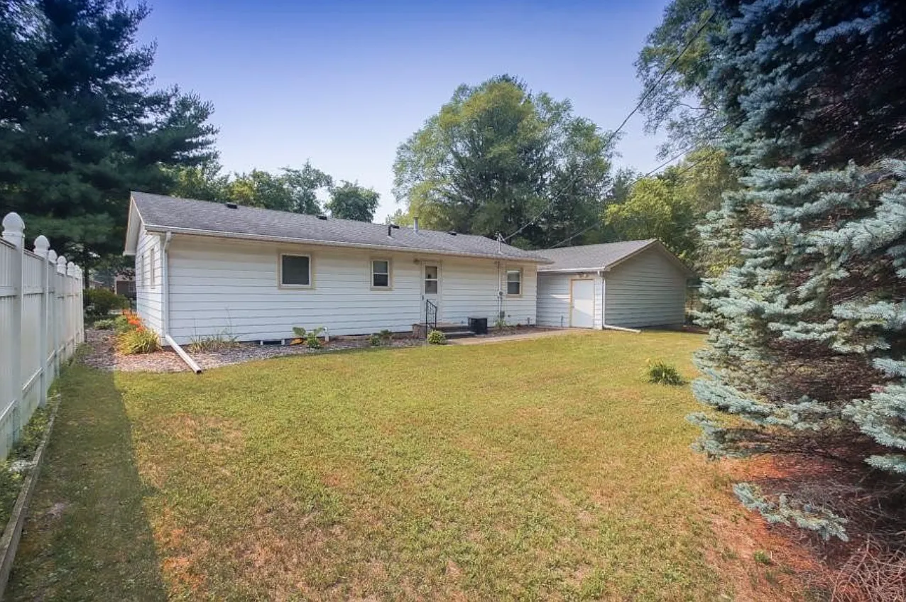 4 bed, 1881 sqft, $2,400 — Photo 3