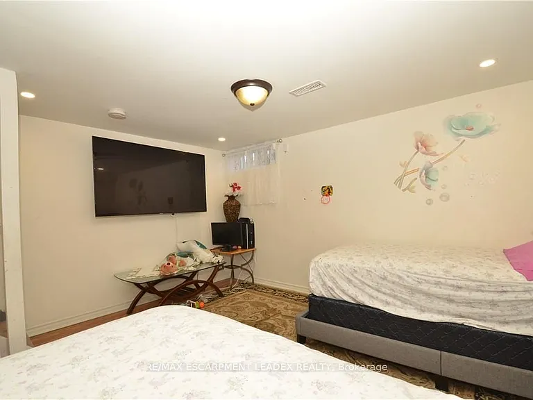 490 Grey St E #23 — Photo 11