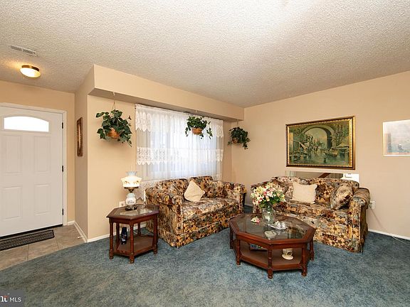 3rd image of 29 Chiswick Dr